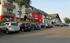 Gut-hotel Zur Burg Nürburg Ring 3*